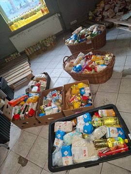Kartony z produktami spożywczymi